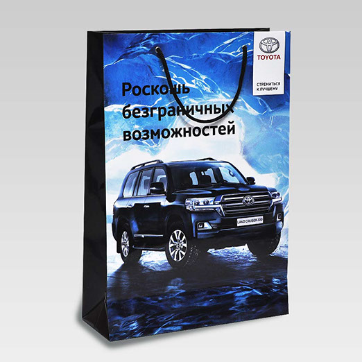бело-синий бумажный пакет с логотипом Toyota